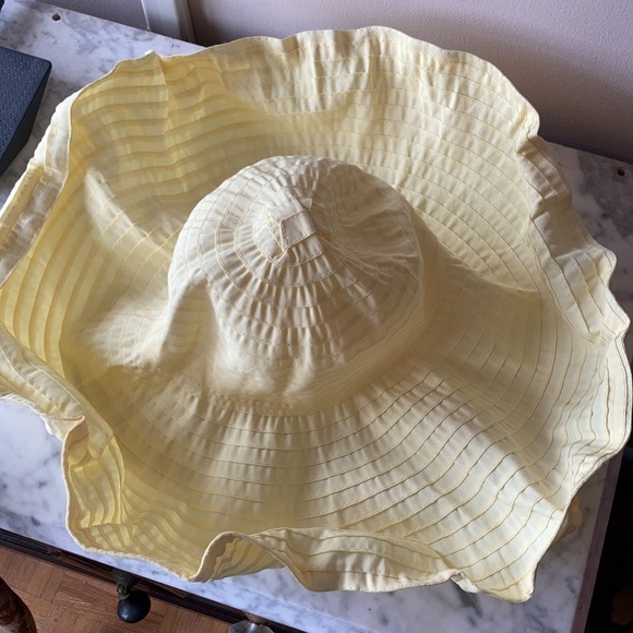 Flexible wide brim gardening hat - Picture 2 of 2